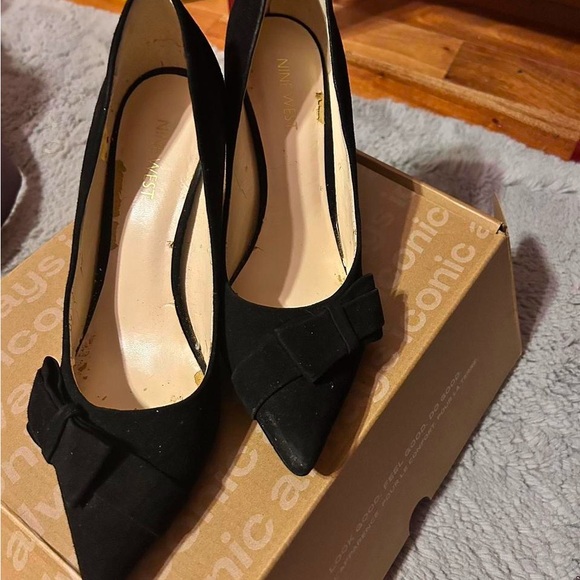 Nine West Black Bow Heels - Picture 1 of 3